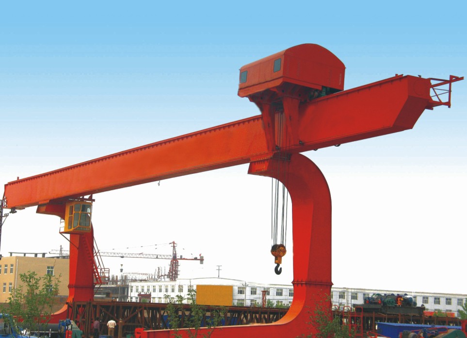 偏掛門式起重機